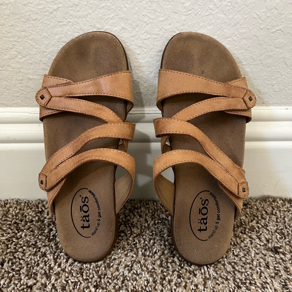 Taos Leather Strappy  Sandals Size 6 Adjustable Straps Beige/Tan
